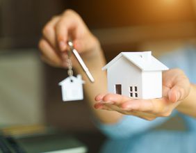 3 FTSE housing stocks to buy amid rising transactions