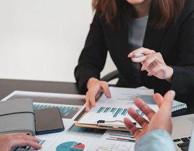 XPS and PensionBee (PBEE): Are these 2 FTSE stocks a good buy?