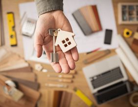 5 TSX real estate stocks as Canada’s housing market hits correction