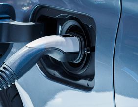 5 EV stocks to explore in Q2: TSLA, LCID, NIO, XPEV & FSR