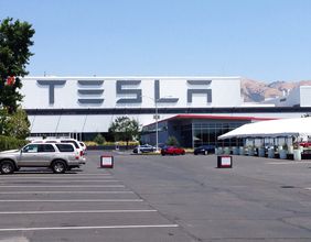 Elon Musk envisages a 24-hr Tesla Restaurant for Hollywood