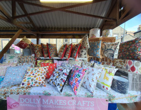 Dolly Makes Crafts Provides Guidance on Crafting Cushion Covers and Handmade Items