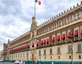 What’s going on with the USD to Mexican peso (USD/MXN)?