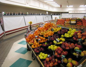 Cubiertas Nocturnas Econofrost: Ahorro de Energía y Frescura Garantizada para Expositores Refrigerados en Supermercados