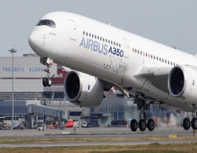 I’d avoid Boeing and Airbus stocks and buy Aercap instead