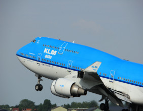KLM reorganization set to boost profits by €450 million annually with cost cuts and fleet renewal