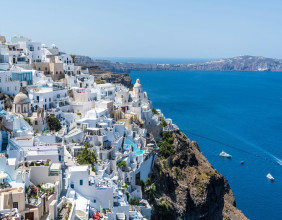 Santorini earthquake 2025: Thousands flee as hundreds of tremors shake Greece’s ‘Instagram Island’