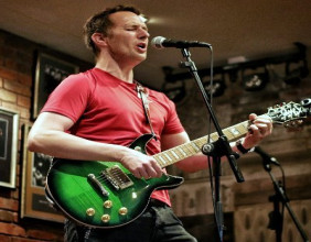 Irishman Impresses Chinese Internet with Chinese Songwriting