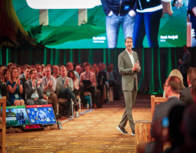Las Vegas Corporate Photographer Offers On-Site Services to Support Business Branding Strategies