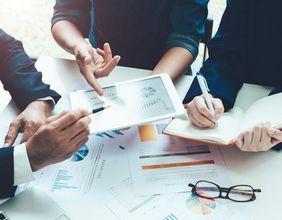 Serco Group plc (LON:SRP) Reaches New 52-Week Low Amid Market Pressures