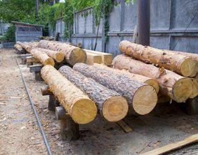 Is Executive Pay Justified At This TSX and S&P/TSX Composite Materials Firm?