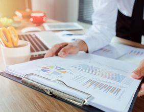 JPMorgan Chase & Co. (NYSE:JPM) Examining Market Trends and Institutional Confidence