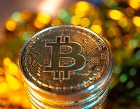 Bitcoin Battles Key $91,735 Level Amid Bull-Bear Showdown