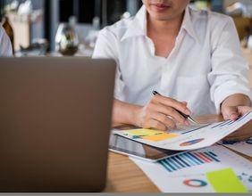 Is Dividend Yield Adding Value to Institutional Interest in Enterprise Financial Services?