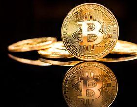 Trump's America-First Crypto Strategy XRP, Solana, and USDC Could Challenge Bitcoin's Dominance