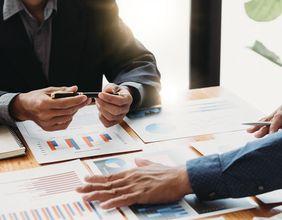 Why Reinsurance Group Slid as Russell 1000 Pressured Insurers?