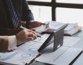 How Has Institutional Activity Impacted Deutsche Bank Aktiengesellschaft (NYSE:DB)?