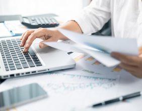 How Is Woori Financial Group (NYSE:WF) Navigating Market Trends in Banking and Credit Services?