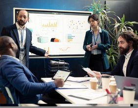 Can Netflix and Oracle Capitalize on Nasdaq and Tech Momentum?