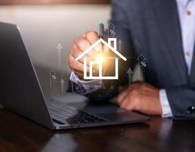 Real Estate Investors (LON:RLE) Shares Drop Below 200-Day Moving Average