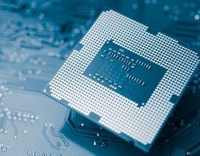 How Are Hedge Funds Reshaping Their Holdings in Cirrus Logic (NASDAQ:CRUS)