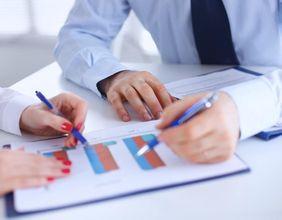 Why Invesco Perpetual UK Smaller (LON:IPU) Is Moving Below Averages in the FTSE 100 Share Index