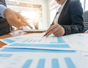 How Noah Holdings Aligns with Trends in NASDAQ Companies by Market Cap