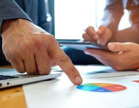 Why Is E L Financial Facing Valuation Pressure on TSX Index?