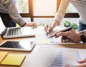 Is Market Sentiment Shifting for Manulife Stock Performance?