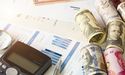 Warren Buffett roots for retained earnings, rues Apple share sale