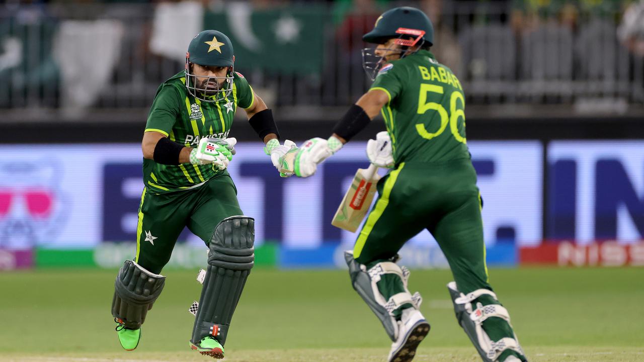  Pakistan crush NZ to reach T20 WC final 