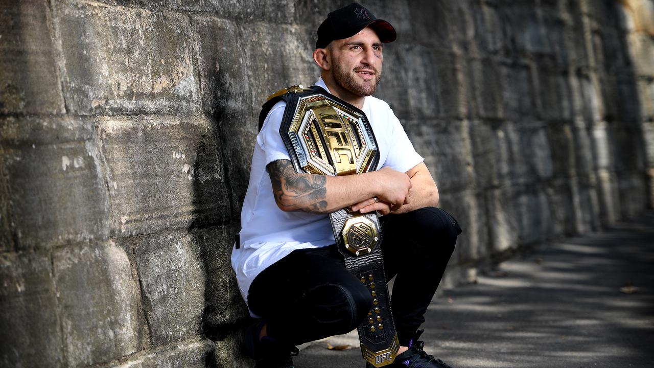 Aussie UFC star reacts to short guy jab