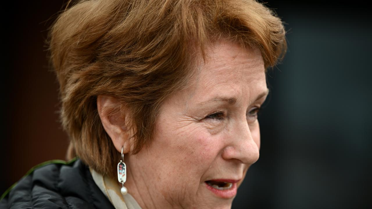 Poll fight heats up for Victoria's regions