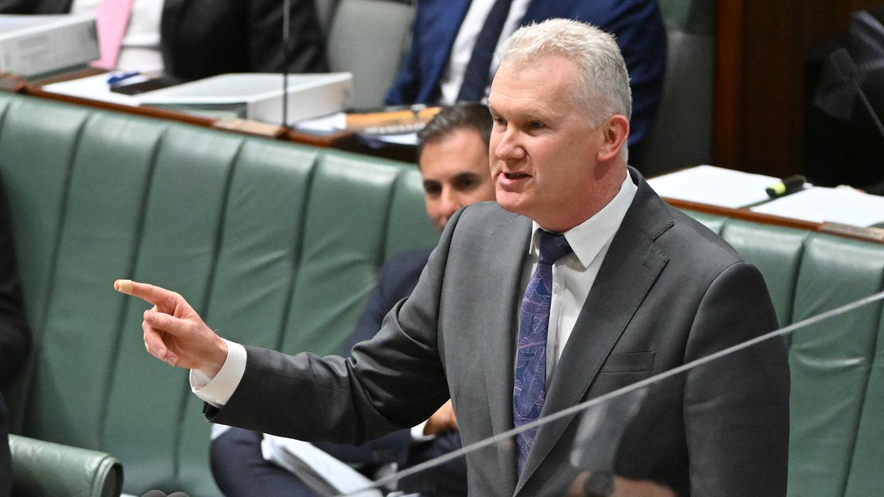  Government cool on workplace bill changes 