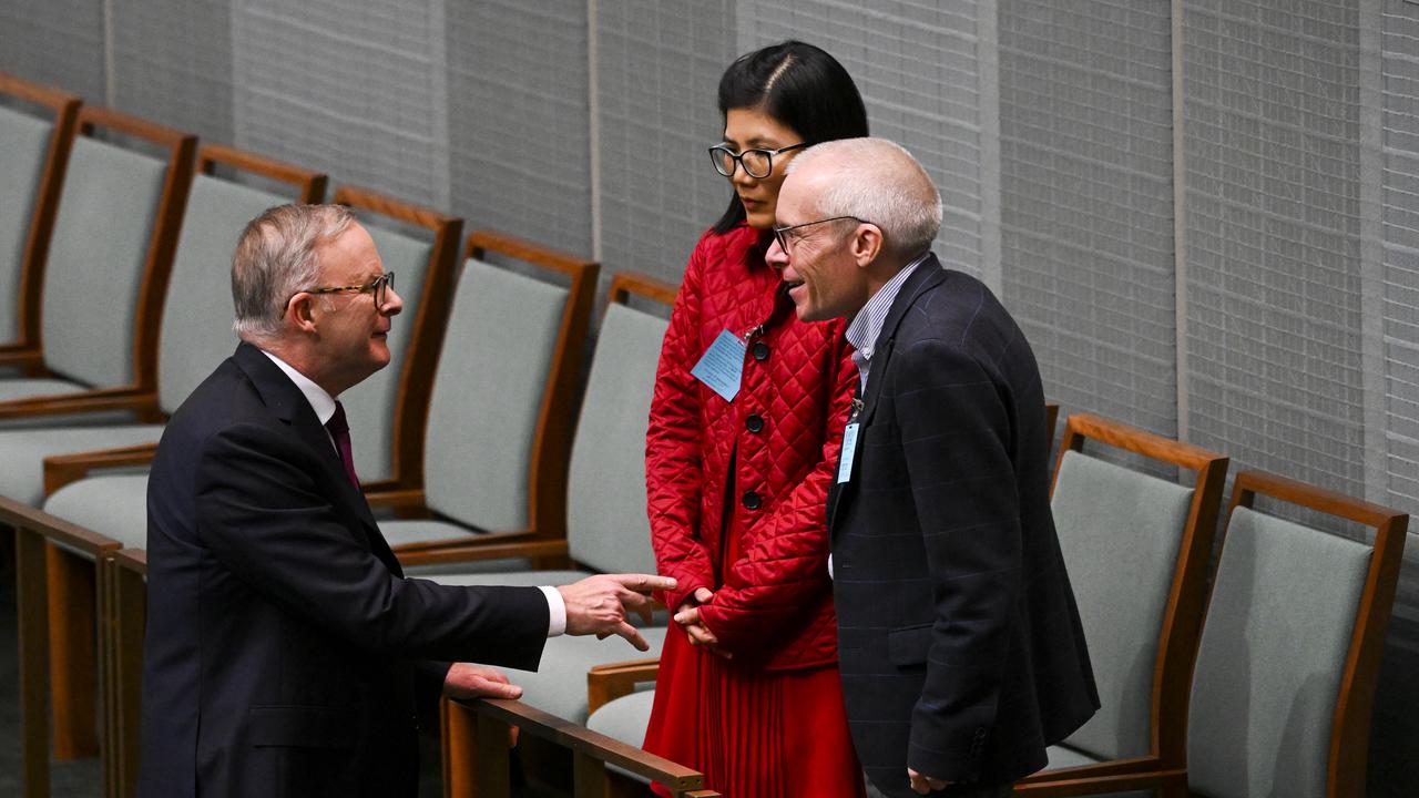 Parliament pays tribute to freed academic