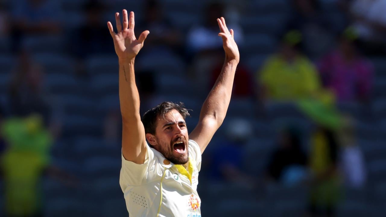  Starc sparks late Windies collapse 