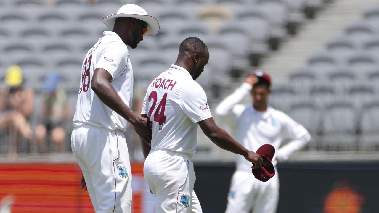  Roach hurt, Windies to fly in bowler 
