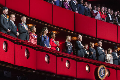  Knight, Clooney, Grant feted at Kennedy Center Honors 