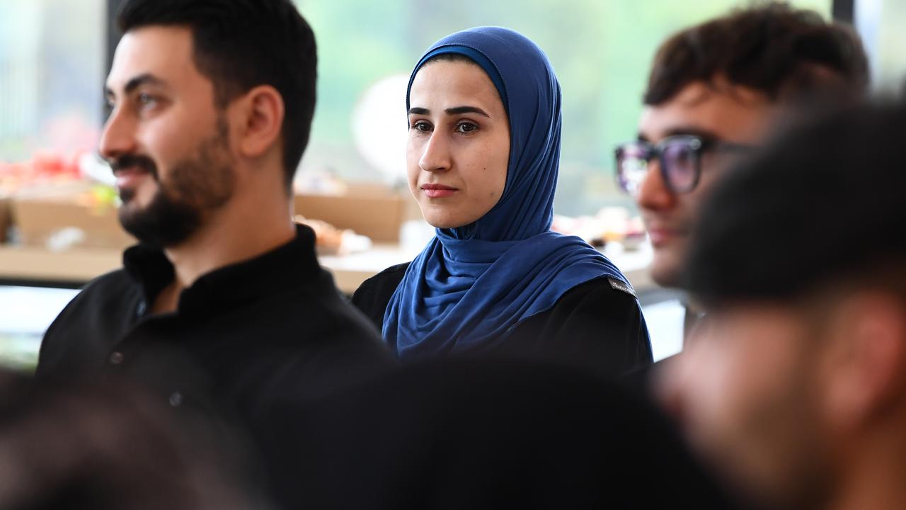 Refugee report backs 'settlement cities'