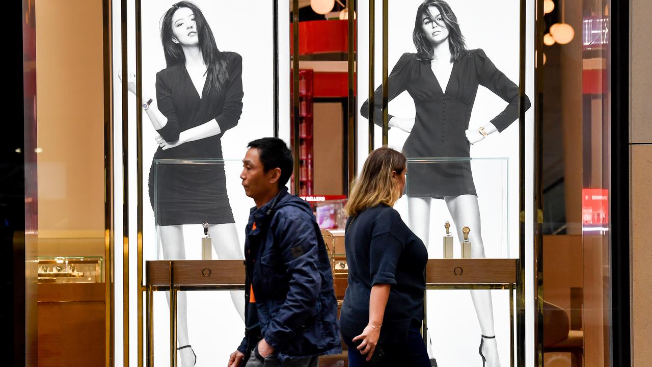 Uncertain outlook hits business confidence