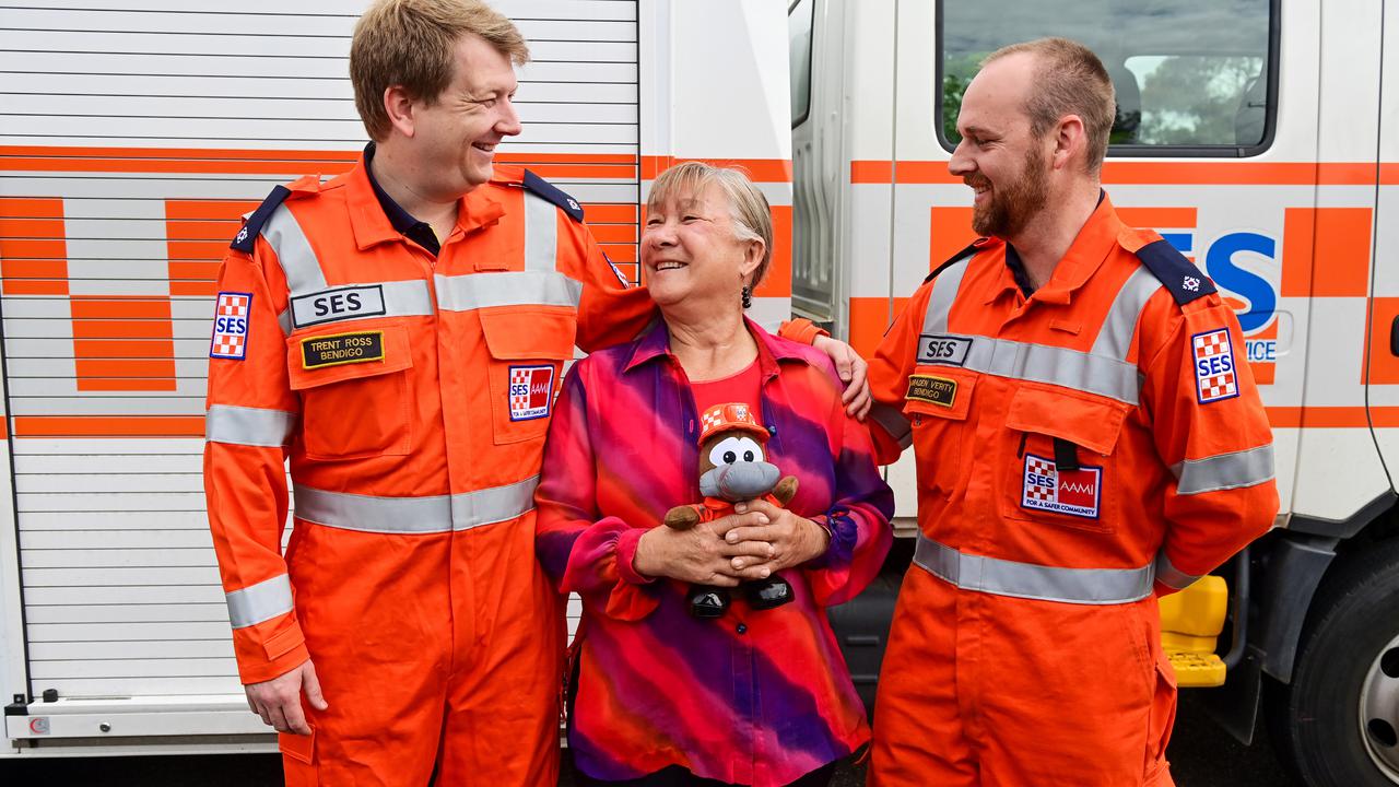 Woman reunited with Victorian flood heroes