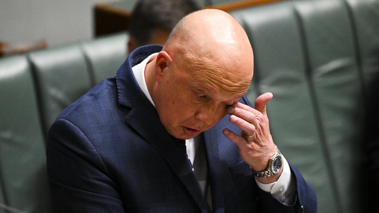  Dutton breaks down during police tribute 