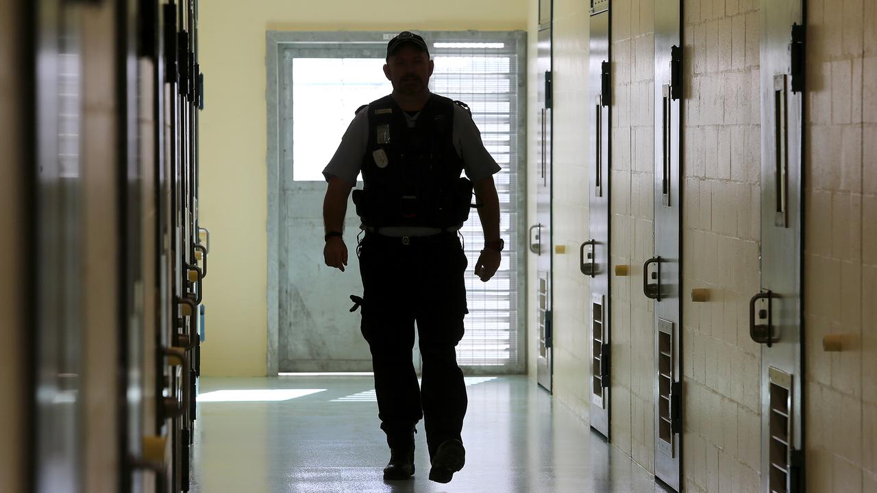 NT prison officers feel unsafe, depressed