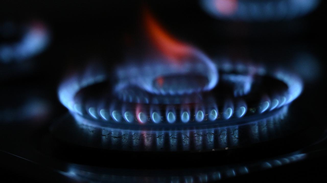  Price cap on gas comes into effect 