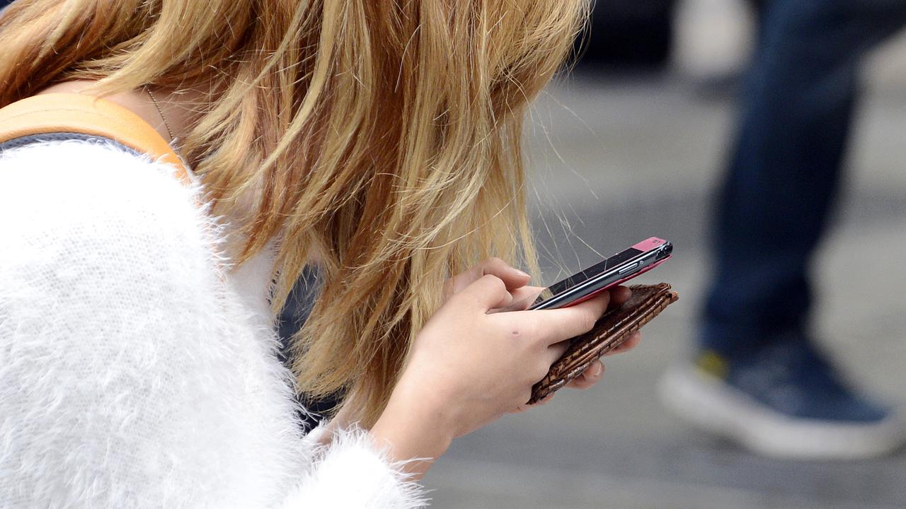  Dating apps meet with government on reform 