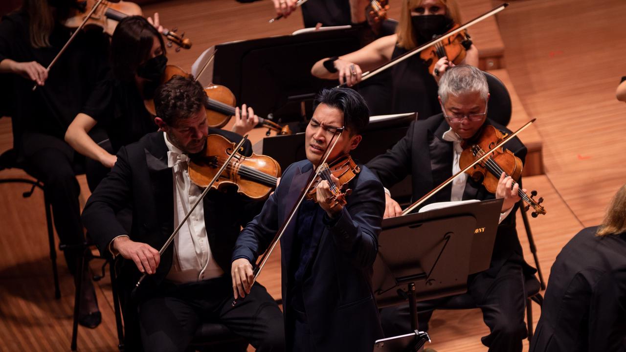 Global hunt for violinist to play with Ray