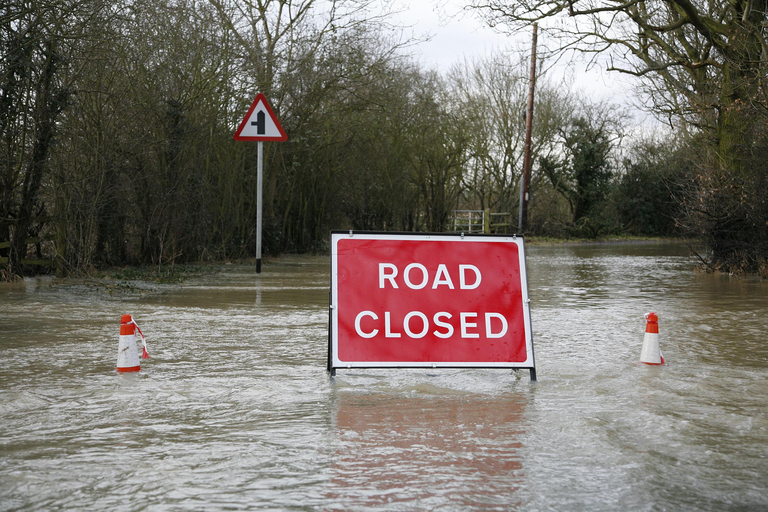  Consider delaying travel in amber weather warning area – police 