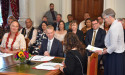  Hipkins takes office as NZ prime minister 
