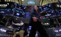  Wall Street slides on fears of bank crisis contagion 
