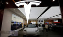  Tesla misses first-quarter delivery estimates 